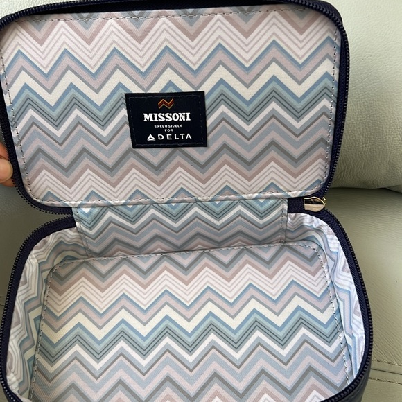Missoni x Delta Airlines Blue Travel Zippered Bag - Picture 5 of 5